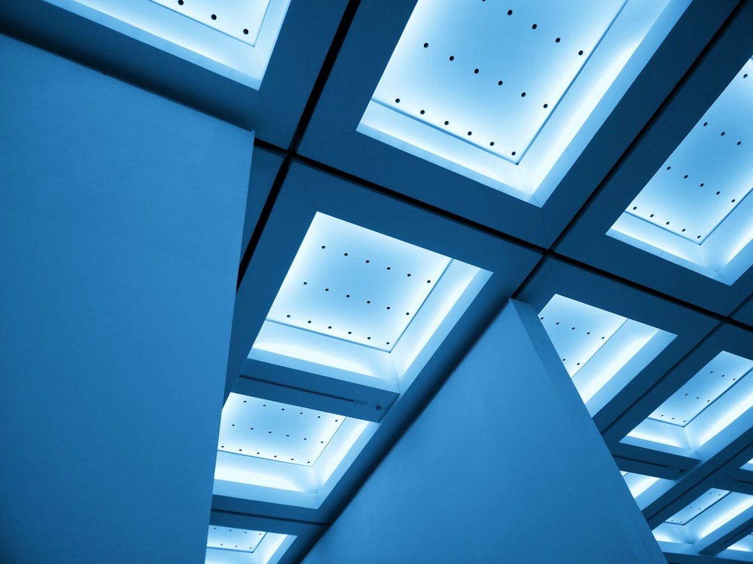 spušteni gipsani plafoni a sa led svetlima od Rigipsa izrada Beograd