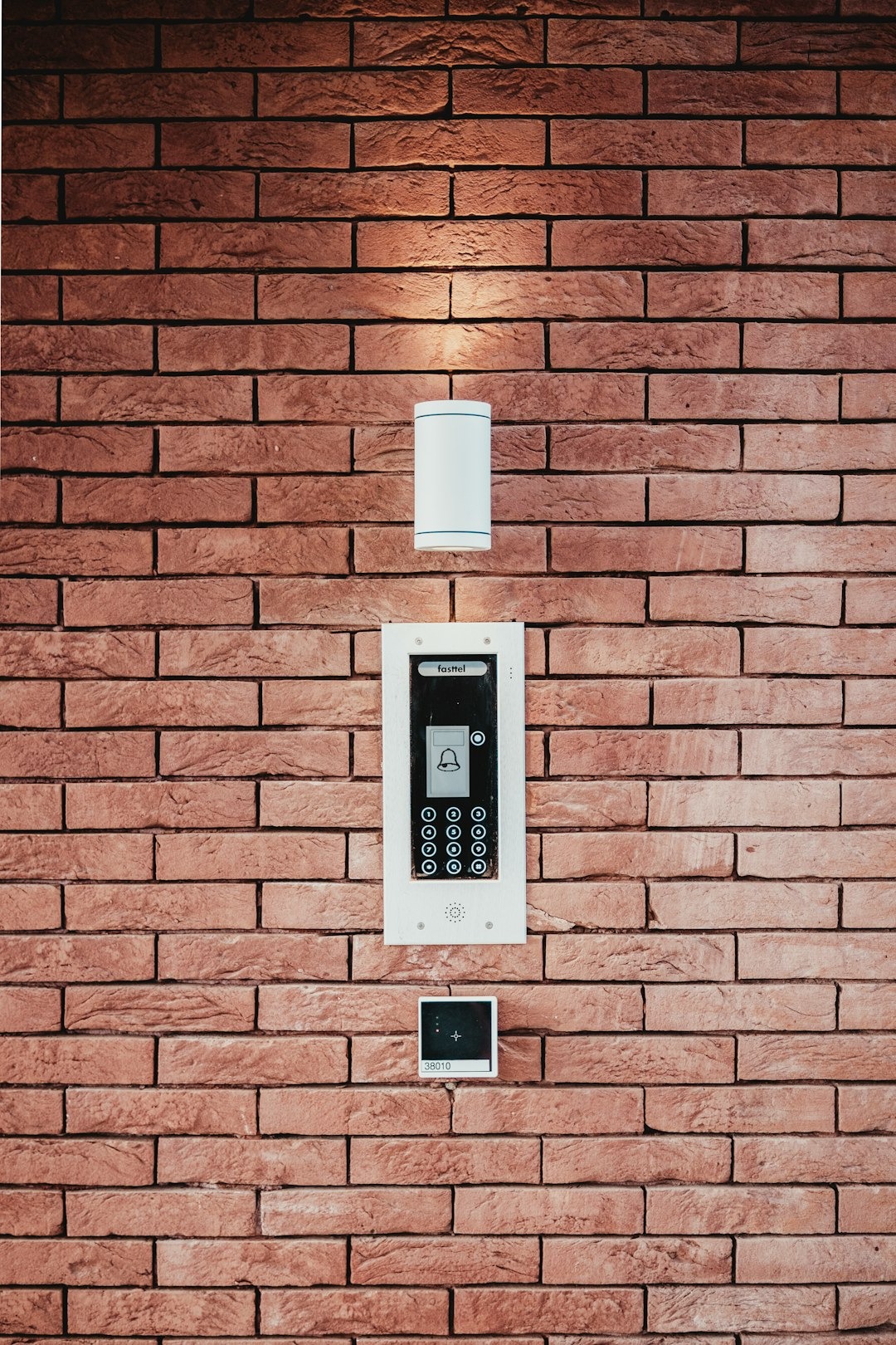 elektricne brave, interfoni, otkljucavanje preko tagova, sifri i kartica, ugradnja, Beograd, cene
